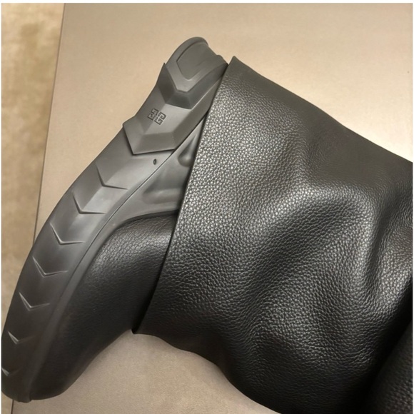 Ladies AUTHENTIC Givenchy Black Shark Lock Biker boots in grained leather - Picture 14 of 16